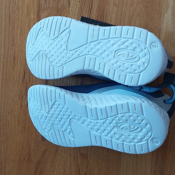 Athletic Works Memory Foam Shoes - Picture 4 of 9